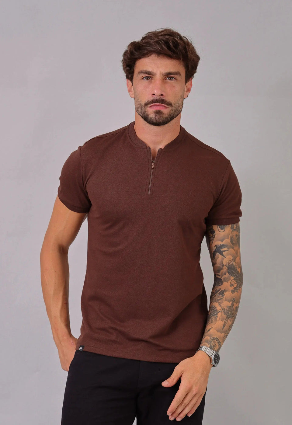 Camiseta com Zíper Marrom | MAGNO