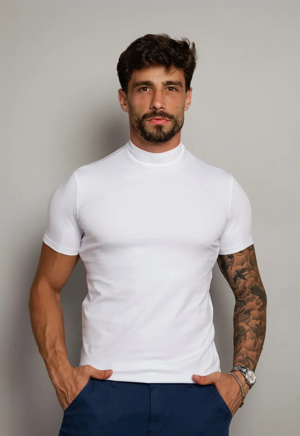 Camiseta Slim Gola Alta Branca | MAGNO