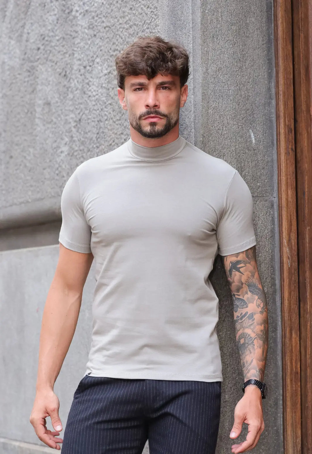 Camiseta Slim Gola Alta Cinza | MAGNO