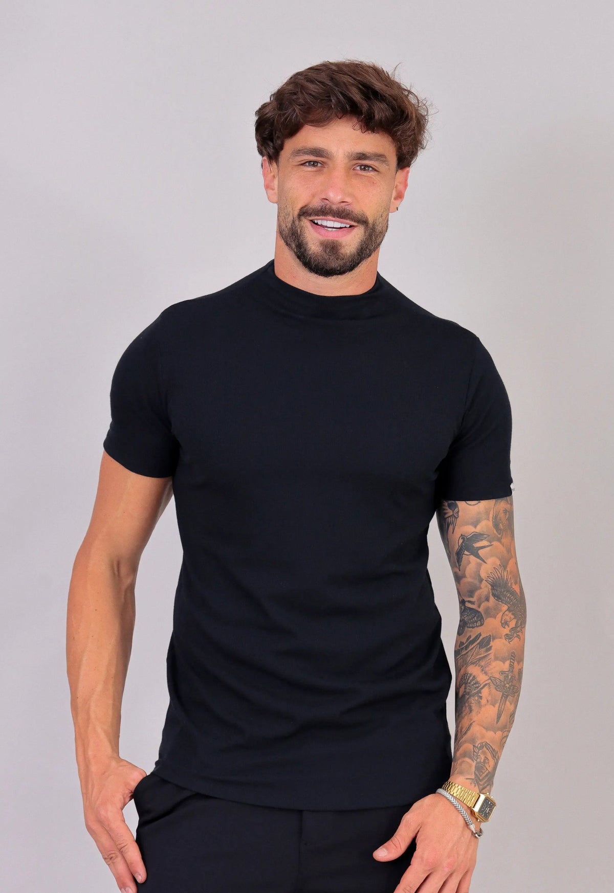 Camiseta Slim Gola Média Preta | MAGNO