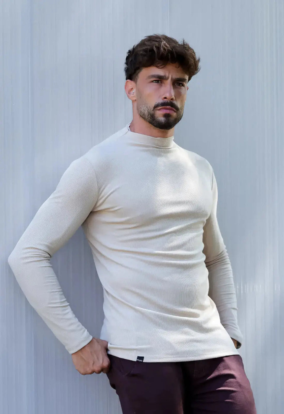 Camiseta Slim Manga Longa Gola Média Bege | MAGNO