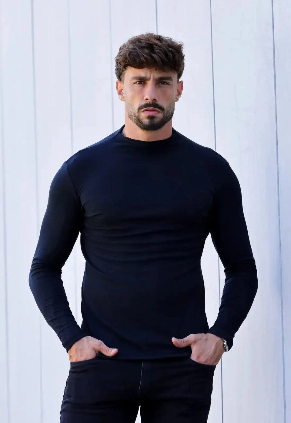 Camiseta Slim Manga Longa Gola Média Preto | MAGNO
